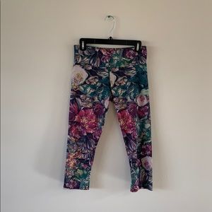 Onzie Floral Leggings Size M/L